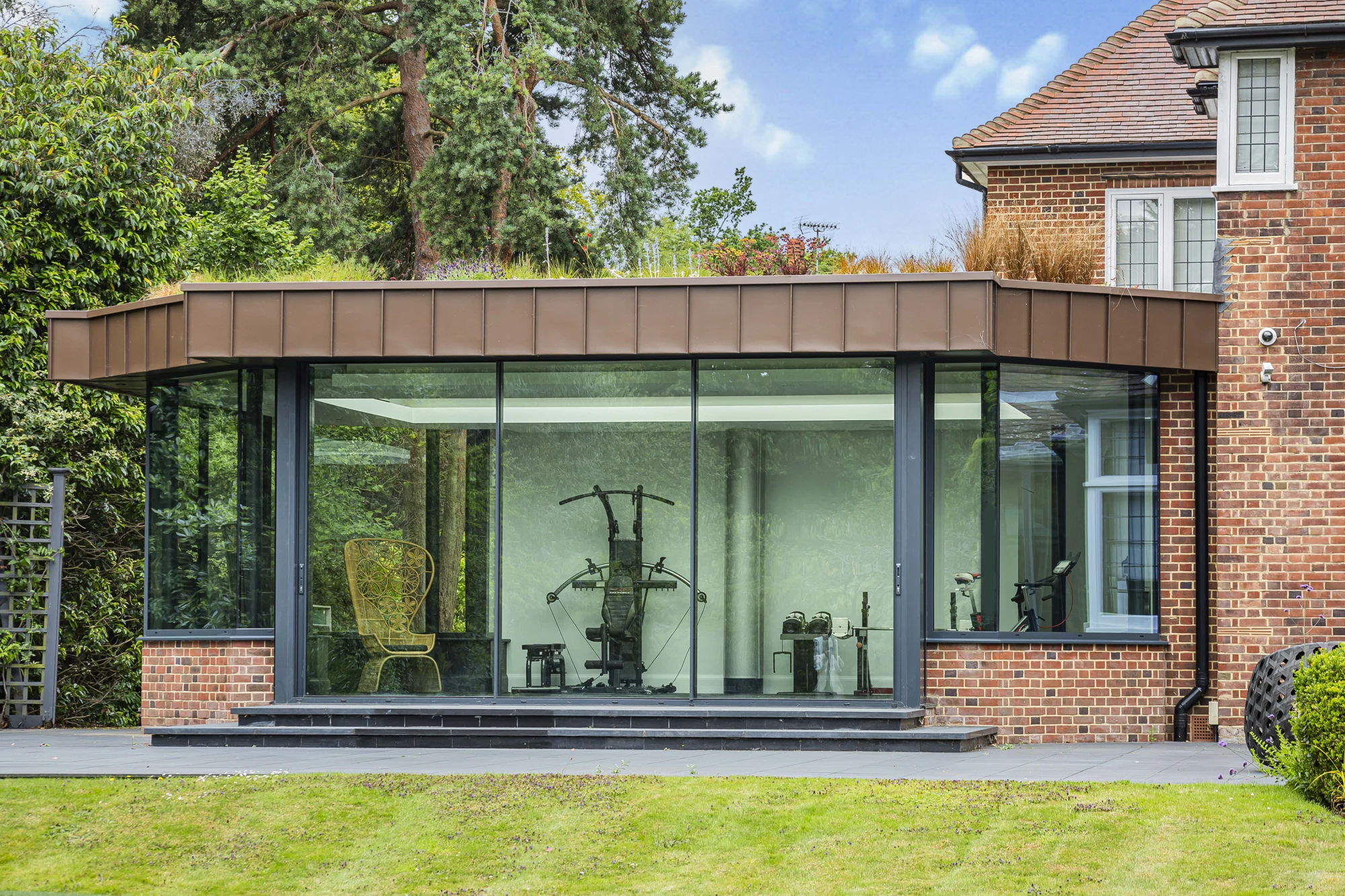 Contemporary pavilion at Manor Way
